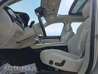 2017 Volvo XC90 T6 Momentum 7-Passenger - miniatura 6