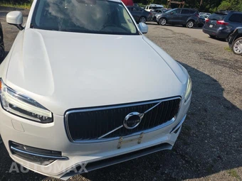 2017 Volvo XC90 T6 Momentum 7-Passenger - miniatura 2