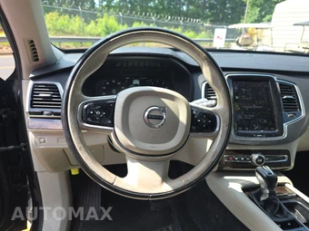 2017 Volvo XC90 T6 Momentum 7-Passenger – miniatura 10