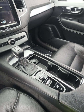 2017 Volvo XC90 T6 Momentum 7-Passenger - miniatura 23
