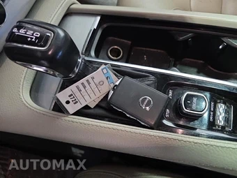 2017 Volvo XC90 T6 Momentum 7-Passenger – miniatura 24