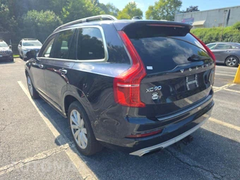 2017 Volvo XC90 T6 Momentum 7-Passenger - miniatura 2