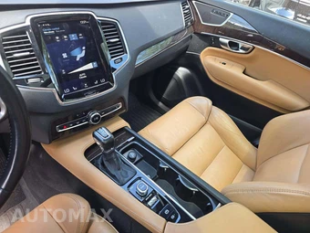 2017 Volvo XC90 T6 Momentum 7-Passenger - miniatura 10