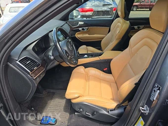 2017 Volvo XC90 T6 Momentum 7-Passenger - miniatura 6