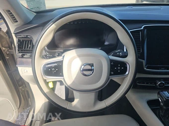 2017 Volvo XC90 T6 Momentum 7-Passenger – miniatura 10