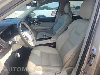 2017 Volvo XC90 T6 Momentum 7-Passenger – miniatura 7