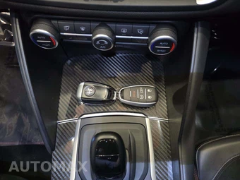 2018 Alfa Romeo Giulia Quadrifoglio - miniatura 8
