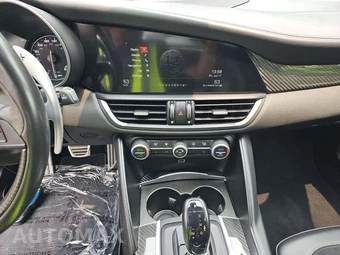 2018 Alfa Romeo Giulia Quadrifoglio - miniatura 10