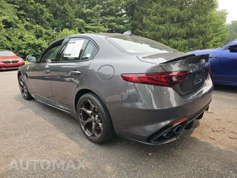 2018 Alfa Romeo Giulia Quadrifoglio - miniatura 2
