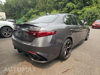 2018 Alfa Romeo Giulia Quadrifoglio - miniatura 3