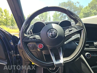 2018 Alfa Romeo Giulia Quadrifoglio - miniatura 10
