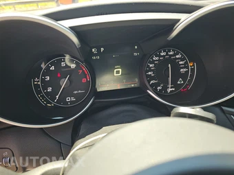 2018 Alfa Romeo Giulia Quadrifoglio - miniatura 12
