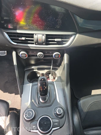 2018 Alfa Romeo Giulia Ti Sport – miniatura 11