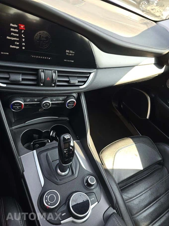 2018 Alfa Romeo Giulia Ti Sport – miniatura 10