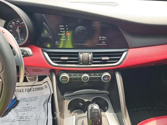2018 Alfa Romeo Giulia Ti Sport - miniatura 10