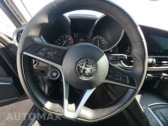2018 Alfa Romeo Giulia - miniatura 10