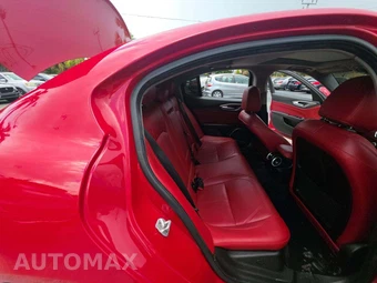 2018 Alfa Romeo Giulia – miniatura 16