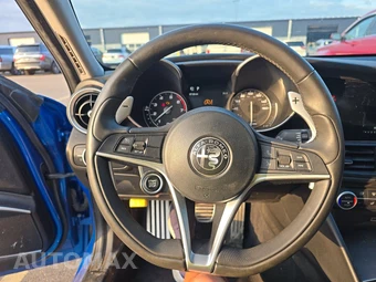 2018 Alfa Romeo Giulia – miniatura 10