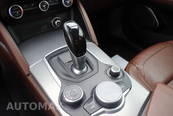 2018 Alfa Romeo Stelvio Sport – miniatura 27