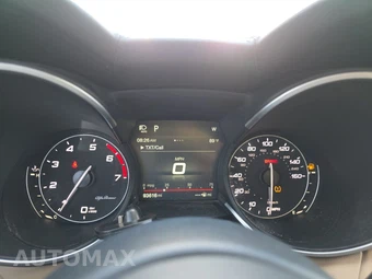 2018 Alfa Romeo Stelvio Ti Lusso – miniatura 12