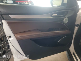 2018 Alfa Romeo Stelvio Ti Sport – miniatura 15