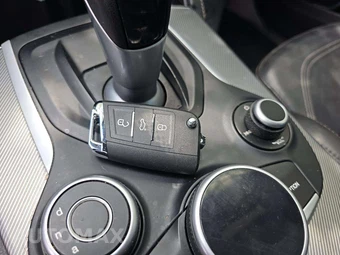 2018 Alfa Romeo Stelvio Ti Sport – miniatura 8