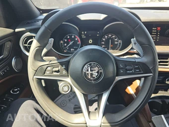 2018 Alfa Romeo Stelvio Ti Sport – miniatura 10
