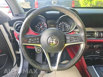 2018 Alfa Romeo Stelvio Ti – miniatura 10