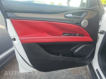 2018 Alfa Romeo Stelvio Ti – miniatura 9