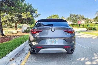 2018 Alfa Romeo Stelvio – miniatura 10