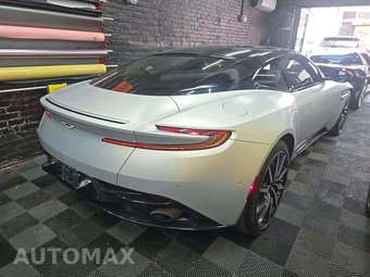 2018 Aston Martin DB11 V12 Coupe - miniatura 3
