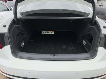 2018 Audi A4 Sedan Premium Plus – miniatura 14