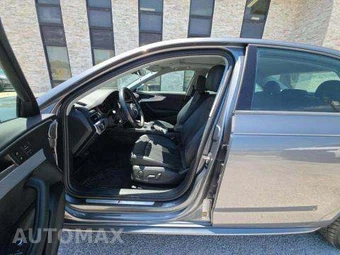 2018 Audi A4 Sedan Premium w/Technology Value Pkg – miniatura 6