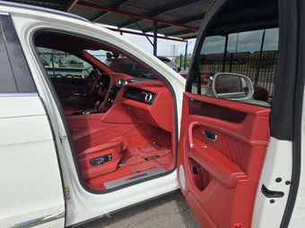 2018 Bentley Bentayga W12 - miniatura 18