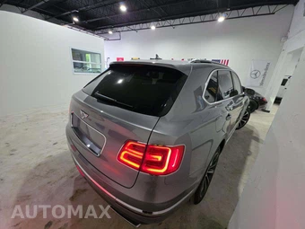 2018 Bentley Bentayga W12 - miniatura 3