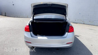 2018 BMW 3 Series Sedan 320i - miniatura 15