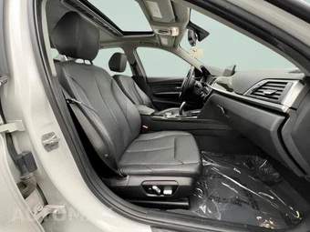 2018 BMW 3 Series Sedan 320i xDrive - miniatura 32