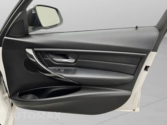 2018 BMW 3 Series Sedan 320i xDrive - miniatura 34