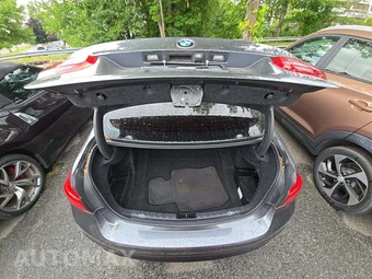 2018 BMW 3 Series Sedan 320i xDrive - miniatura 14
