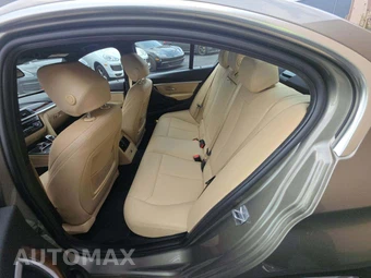 2018 BMW 3 Series Sedan 330i xDrive - miniatura 13
