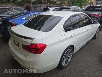 2018 BMW 3 Series Sedan 330i xDrive - miniatura 3