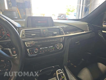 2018 BMW 3 Series Sedan 330i xDrive - miniatura 10