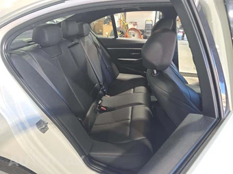 2018 BMW 3 Series Sedan 330i xDrive - miniatura 16