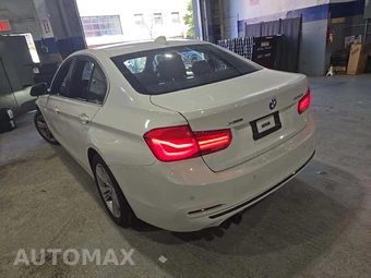 2018 BMW 3 Series Sedan 330i xDrive - miniatura 2