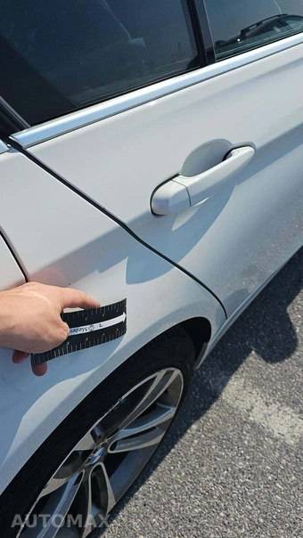 2018 BMW 3 Series Sedan 330i xDrive - miniatura 23