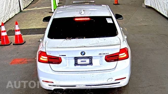 2018 BMW 3 Series Sedan 330i xDrive - miniatura 5