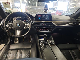 2018 BMW 5 Series Sedan 540i - miniatura 11