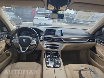 2018 BMW 7 Series Sedan 740i - miniatura 14