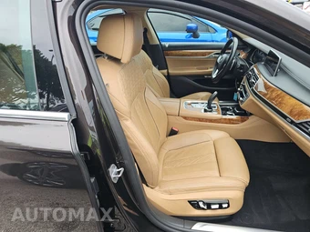 2018 BMW 7 Series Sedan 740i - miniatura 8