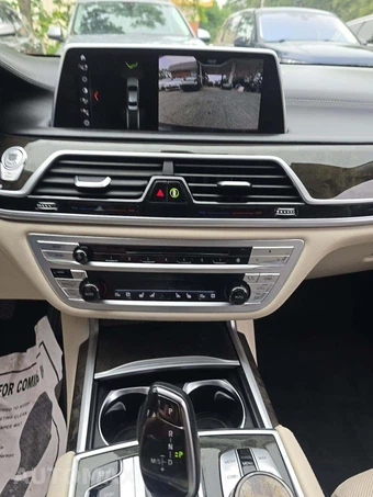 2018 BMW 7 Series Sedan 740i - miniatura 10